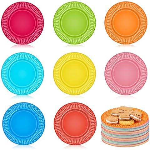 Assiettes jetables avec de beaux personnages